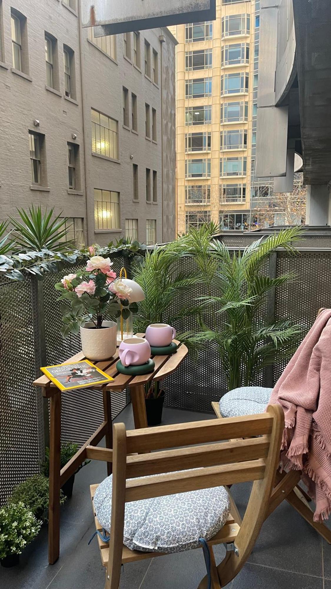 Collins Paris End Suite- 2 Bedrooms With Balcony Apartment