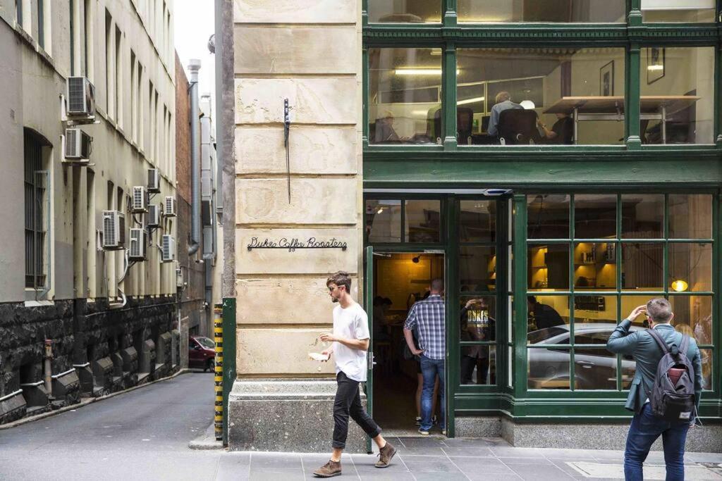 Collins Paris End Suite- 2 Bedrooms With Balcony Apartment *