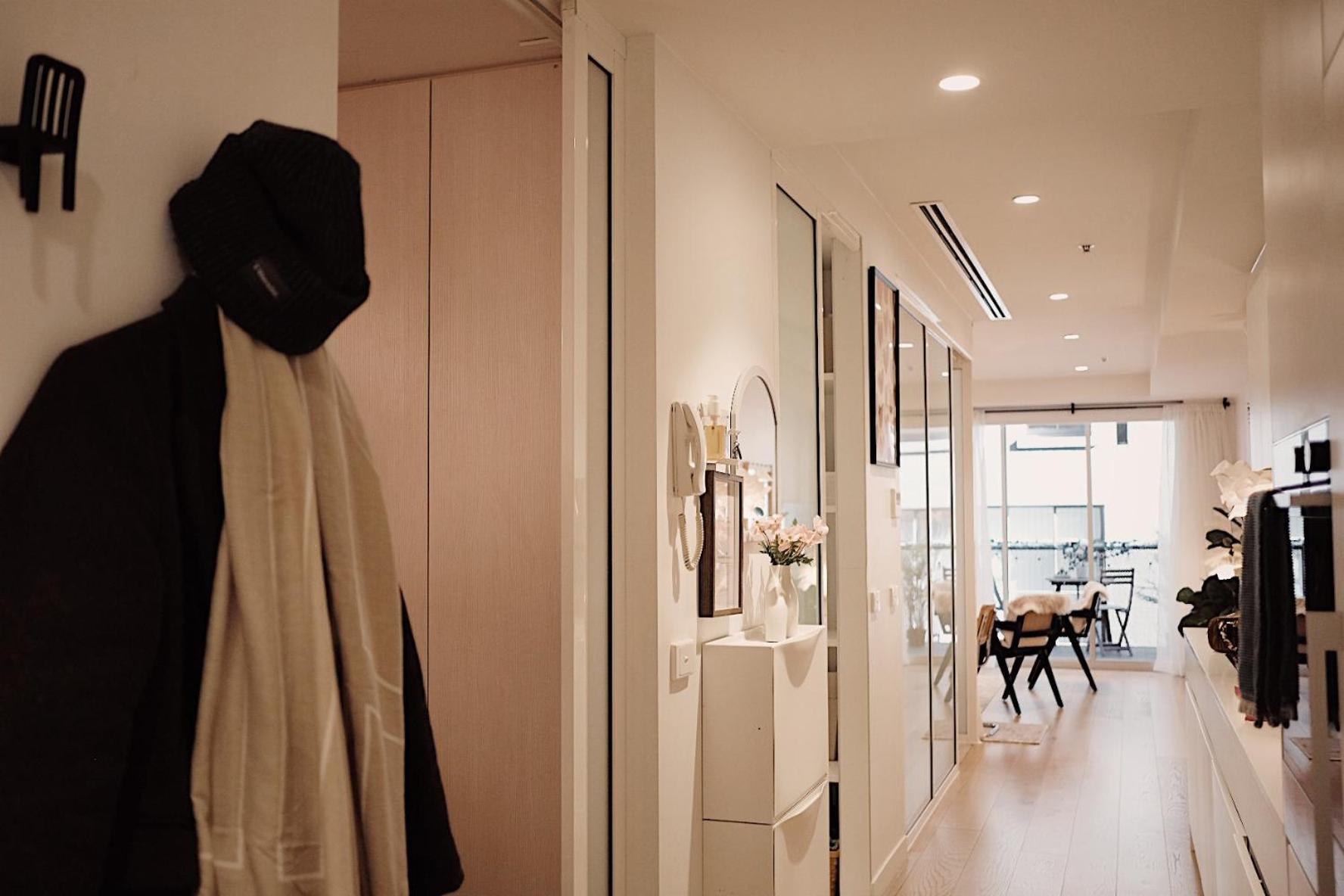 Collins Paris End Suite- 2 Bedrooms With Balcony