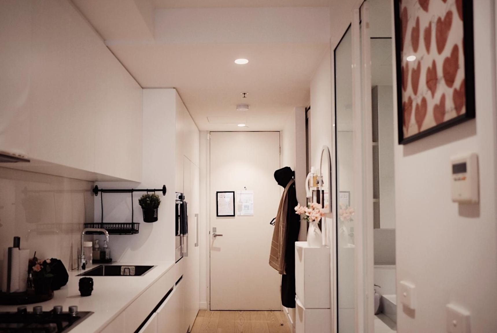 Collins Paris End Suite- 2 Bedrooms With Balcony *